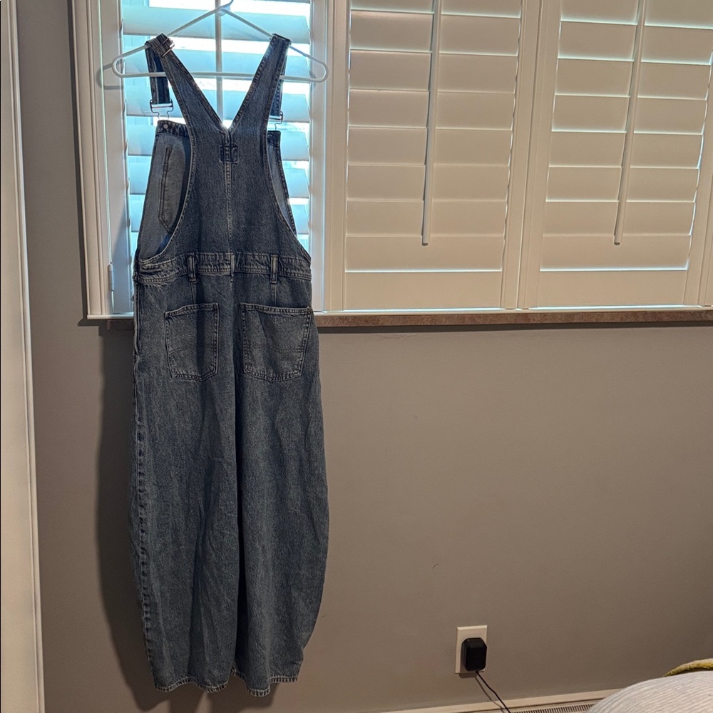 Gap soft denim barrel leg overalls. - Picture 2 of 2